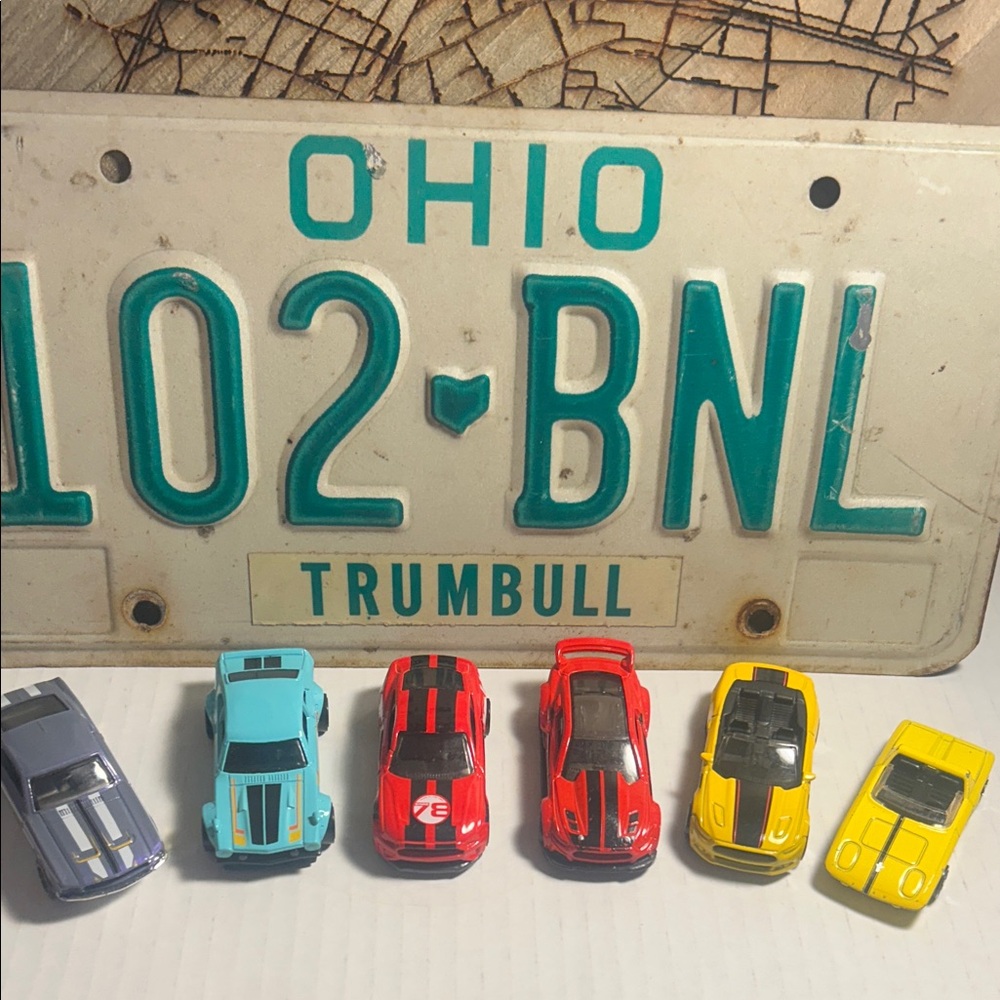 Set of Six Hotwheels Die-Cast Mustangs with case